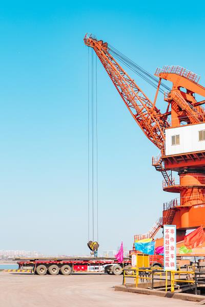 经过中国上海衣物邮寄到加拿大朗格伊