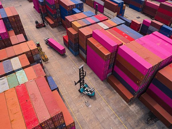 深圳48.5吨"烟花爆竹"瞒报出口被查获