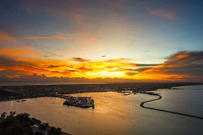 深圳48.5吨"烟花爆竹"瞒报出口被查获