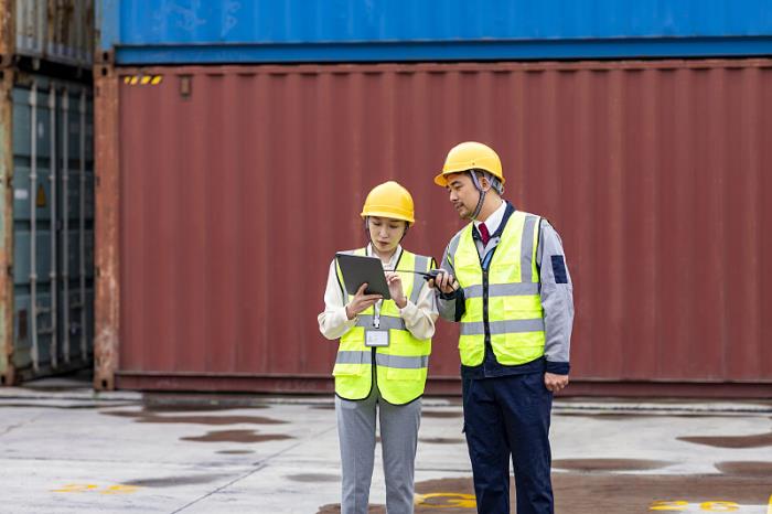 深圳48.5吨"烟花爆竹"瞒报出口被查获