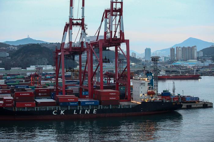 深圳48.5吨"烟花爆竹"瞒报出口被查获