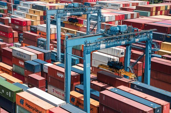 深圳48.5吨"烟花爆竹"瞒报出口被查获