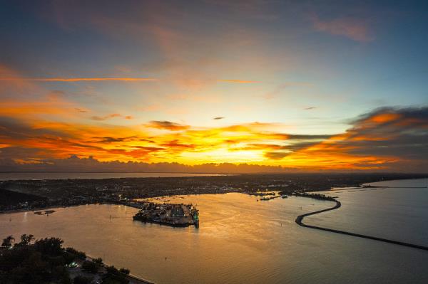 深圳48.5吨"烟花爆竹"瞒报出口被查获