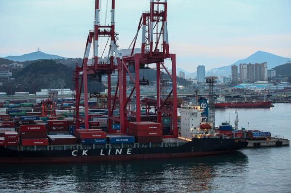 深圳48.5吨"烟花爆竹"瞒报出口被查获