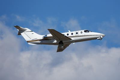 运动鞋选用武汉跨境联运速递到美国坦帕