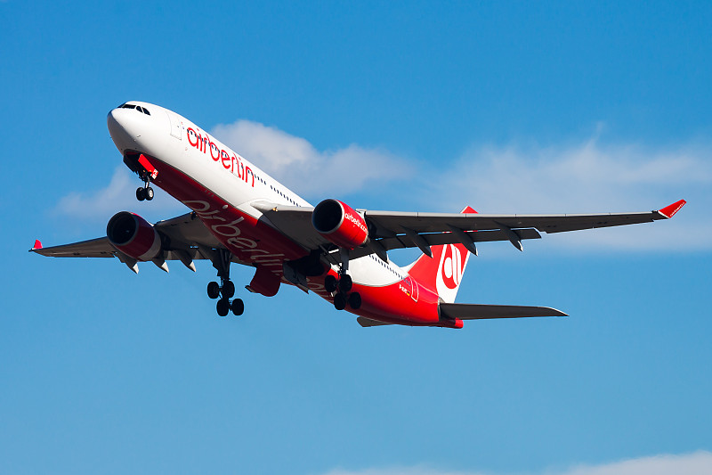 太阳能电池板通过深圳散货船运输快送到美国莱克查尔斯