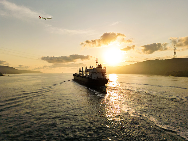 笔记本电脑通过义乌空运送达美国刘易斯顿