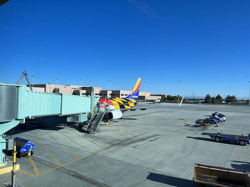 中国义乌至纽瓦克的木制文具盒采用空运专线15天内送达