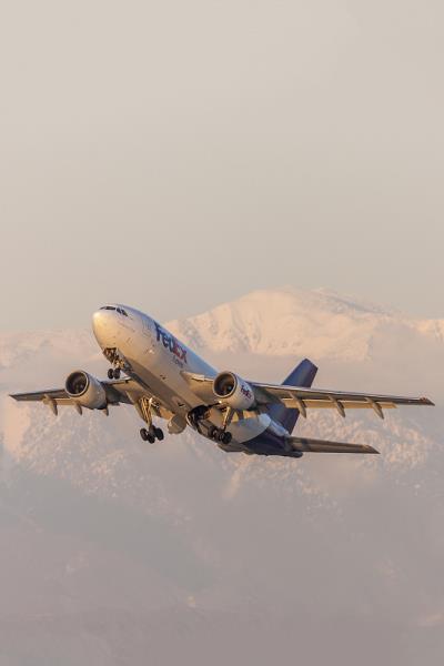 烘焙纸经过广州国际空运专线送达美国堪萨斯城