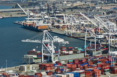 运动鞋通过上海轮船运输快速送达美国安纳波利斯(Annapolis)