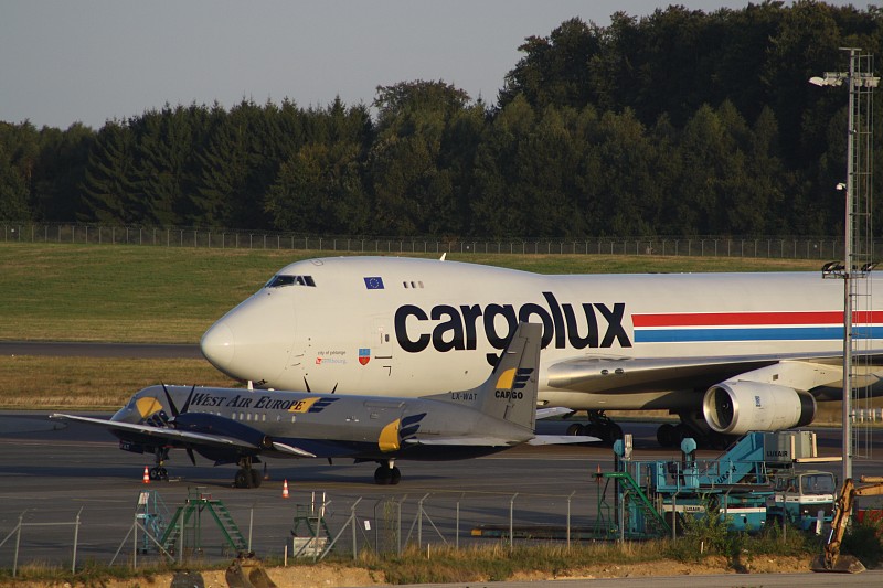 中国合肥到孟菲斯的碳素钢带采用优先空运8天内配送到