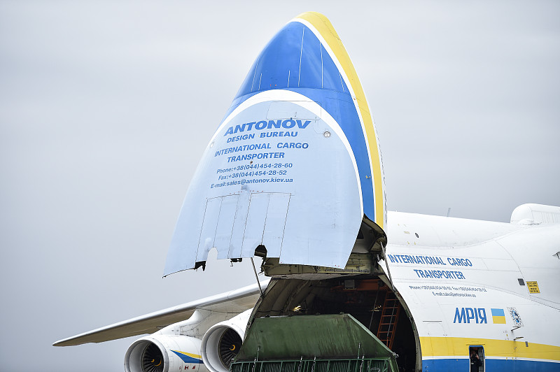 头戴式耳机使用广州多式联运高效送达波士顿(Boston)