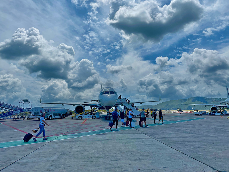 中国上海笔记本电脑支架使用拼货空运14天送到美国安纳波利斯(Annapolis)