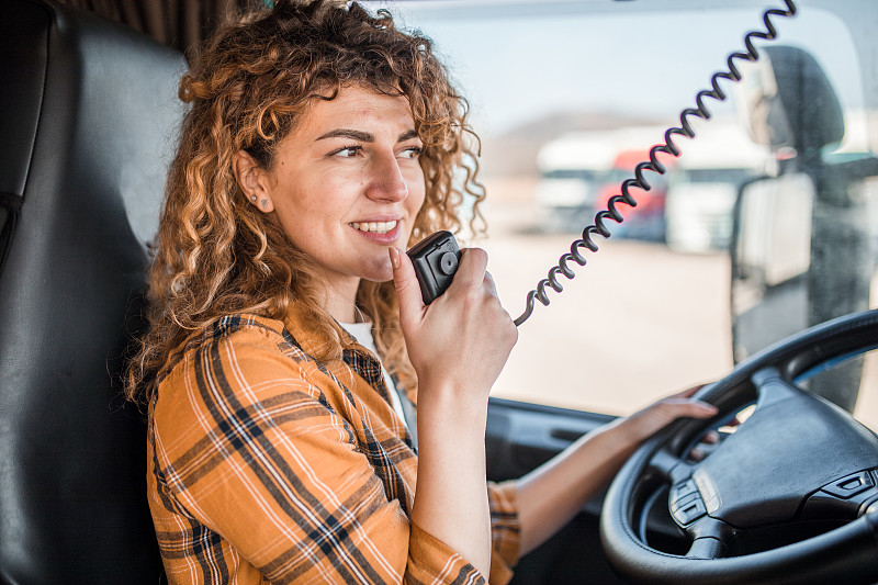 高清线通过中国香港FCL海运高效送达新加坡