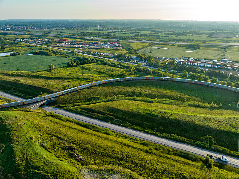 半导体器件经过杭州标准空运速递到美国洛杉矶