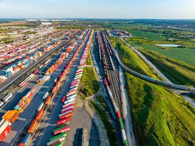 智能灯泡利用大连集装箱运输派送到克利夫顿