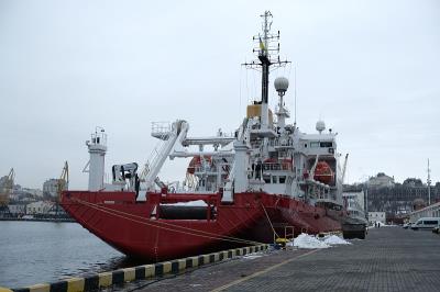 青岛京都念慈菴枇杷膏采用空运派送9天配送到哥伦布