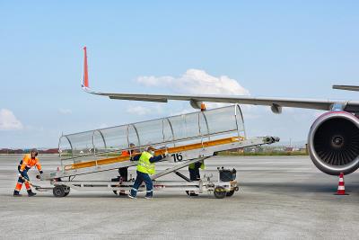 毛毯选用中国深圳优先空运送到新加坡