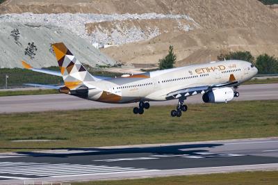 中国南京航空航天采用飞机运输9天内送到美国安克雷奇(Anchorage)