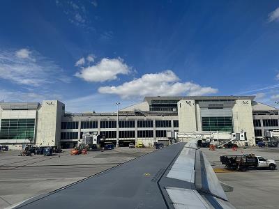 深圳平板电脑采用空运快递6天内送达尤金