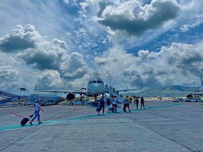 中国上海笔记本电脑支架使用拼货空运14天送到美国安纳波利斯(Annapolis)