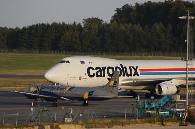 中国合肥到孟菲斯的碳素钢带采用优先空运8天内配送到