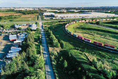 乌鲁木齐至美国路易斯维尔的高耐腐蚀性钢板采用拼货空运10天内速递到