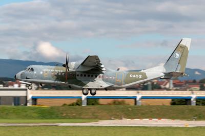 无人机采用中国深圳集装箱运输送到利奥尼亚