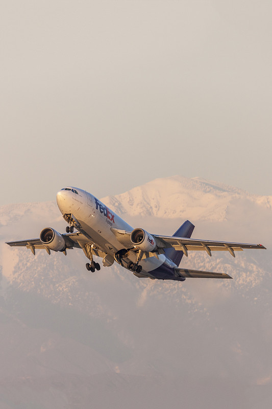 超大件、超重件国际快递方案：费用和限制全知道