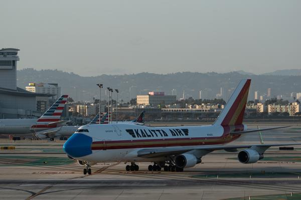 跨境物流动态路由：智能分仓与运输路径优化