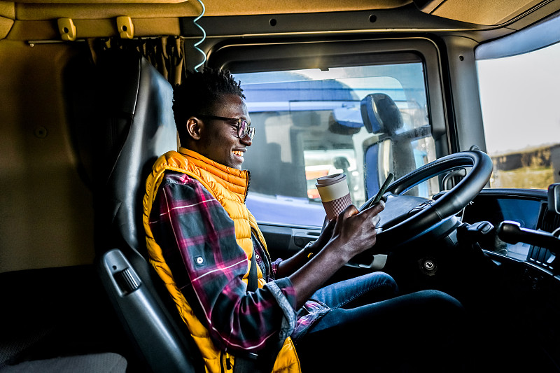 经由中国广州把香菇邮寄到加拿大蒙特利尔