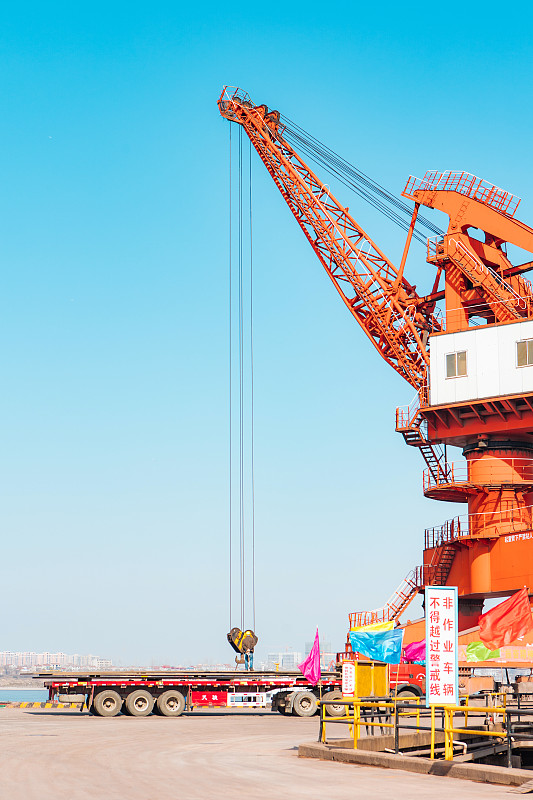 经过中国上海衣物邮寄到加拿大朗格伊