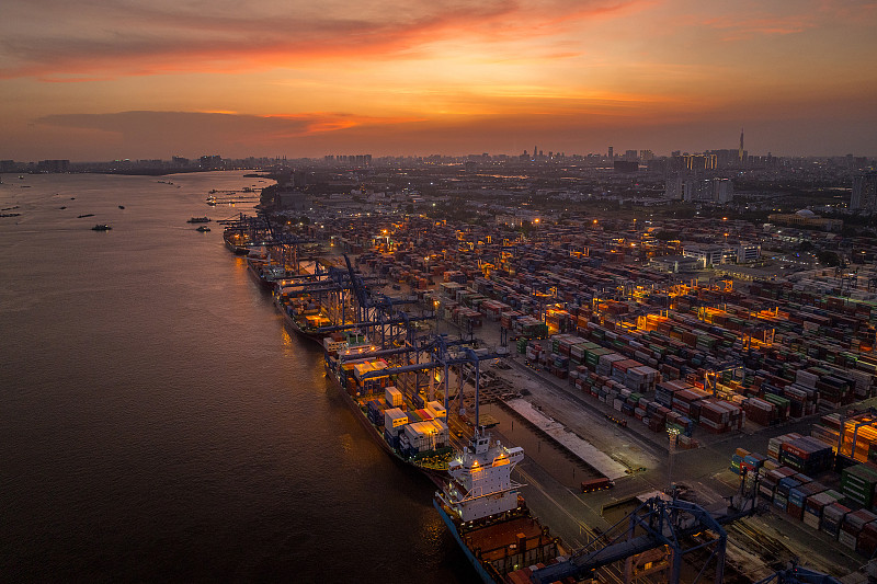 基于中国上海将仿牌物品邮寄到加拿大素里