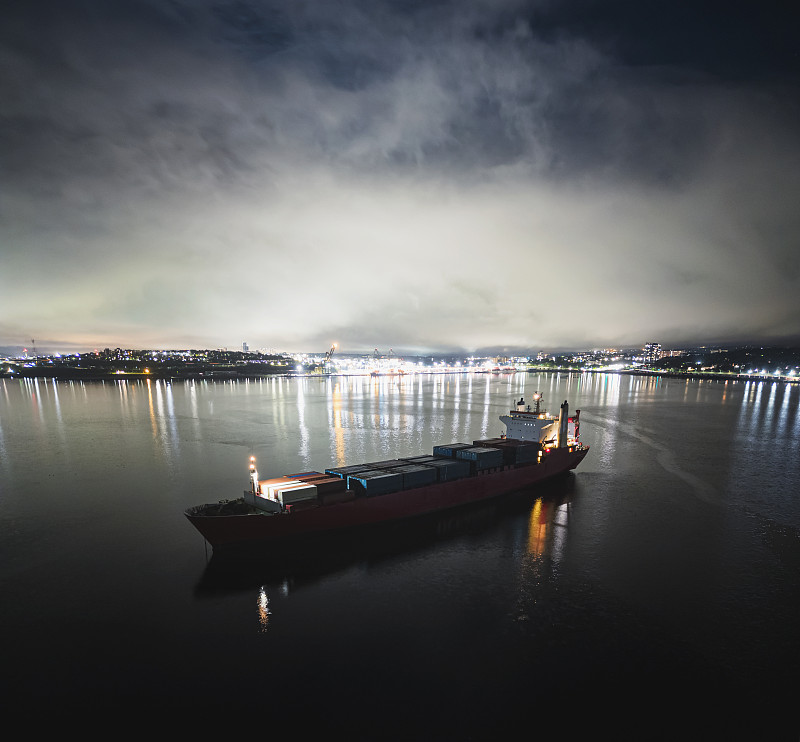 通过中国重庆将服装寄到加拿大列治文 通过中国重庆将服装寄到加拿大列治文