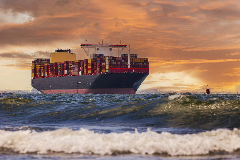 美国海运专线东西海岸之间的运费相差很多吗