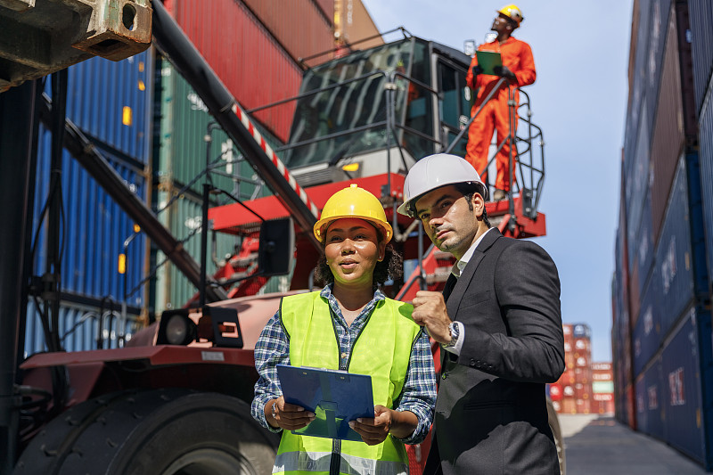 国际海运到美国关税包含海运费吗？