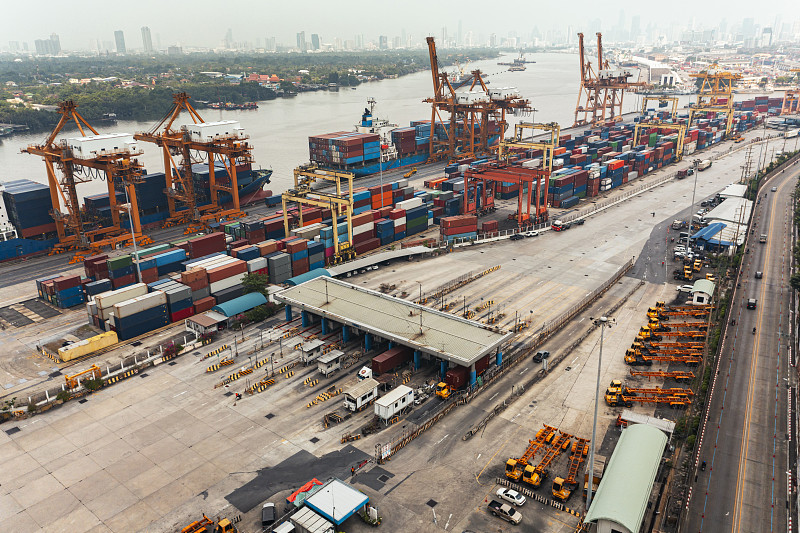 突发：昨天悬挂美国国旗的国际海运马士基船又遭袭了！