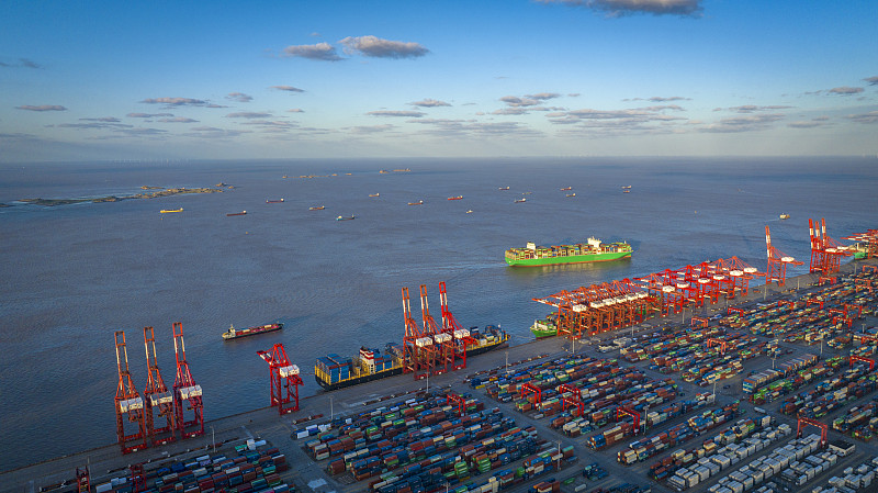 美国国际海运集装箱船被袭？