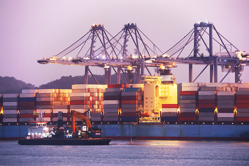 邮寄物品到美国海运一公斤多少钱？