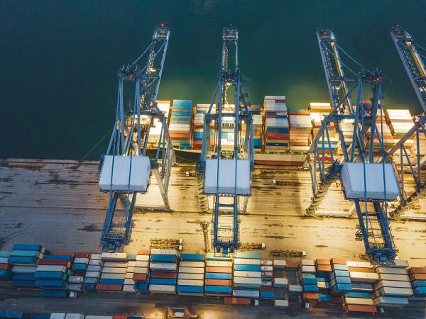 一个海运整柜运到美国多少钱