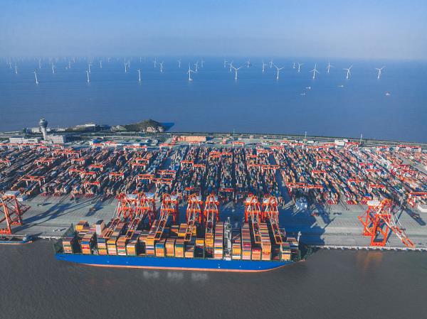 海运到美国一个柜子多少钱