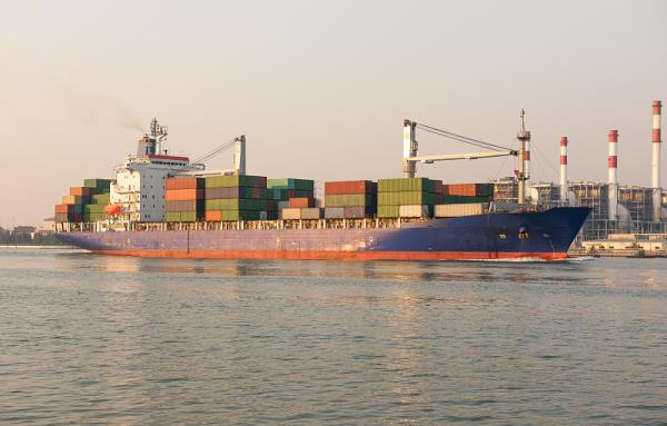 美国国际海运集装箱船又遭袭了！