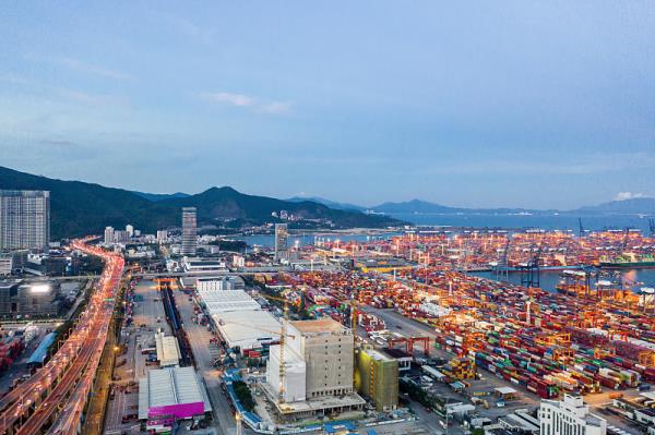 国际海运奥克兰港的集装箱量大幅增加