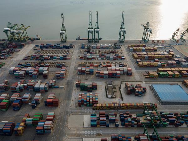国际海运长滩港7月处理了882376个标准箱