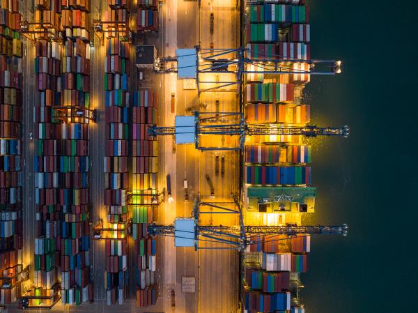 中国到美国的海运费用大概是多少？