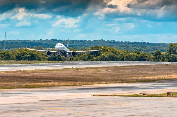 >美国空运费多少钱一斤?(美国空运费用)