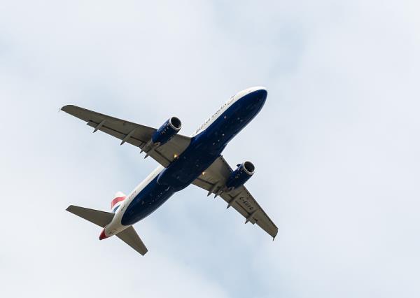 外贸人发货到美国选国际空运好还是海运好